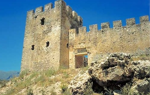 Замок Франко-Кастелло на Крите, рядом с которым над морем неоднократно наблюдался хрономираж битвы.