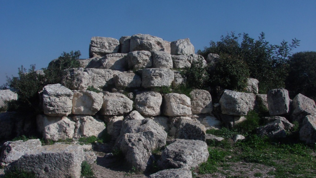 adulampiramida-1-Medium.jpg